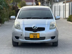 Toyota Vitz 2004 Silver
