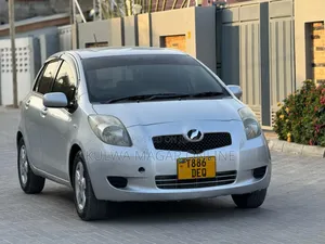 Toyota Vitz 2004 Silver
