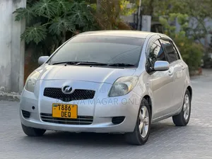 Toyota Vitz 2004 Silver