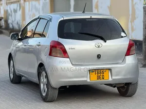 Toyota Vitz 2004 Silver