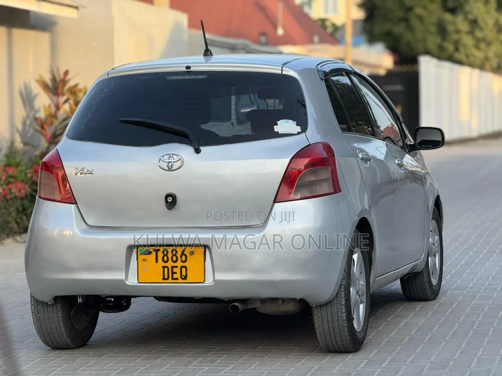 Toyota Vitz 2004 Silver
