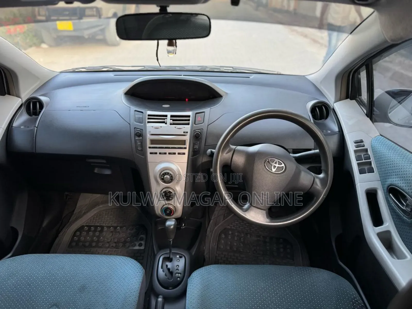 Toyota Vitz 2004 Silver