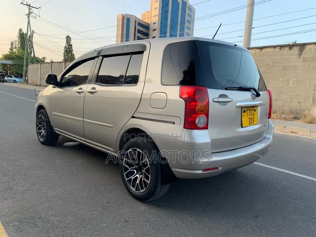 Toyota Raum 2005 Beige