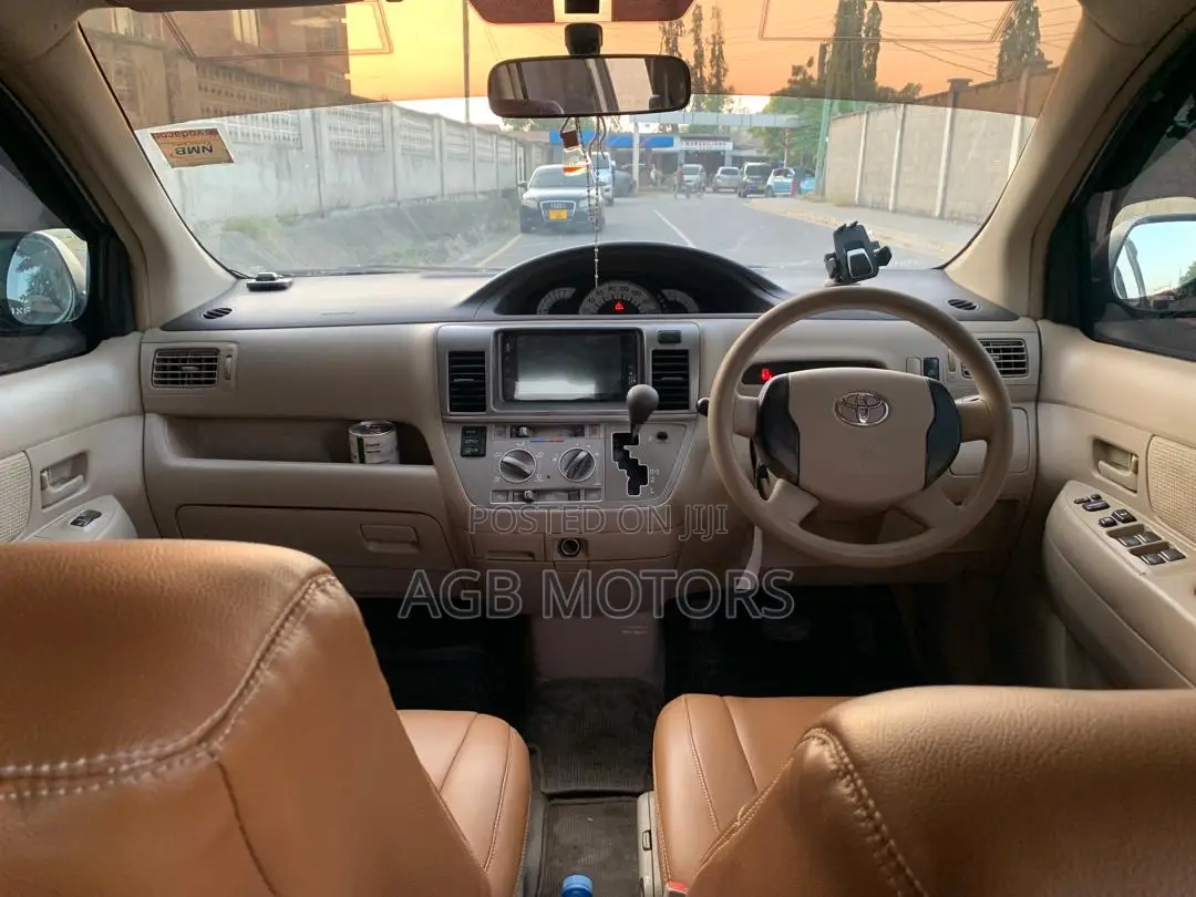 Toyota Raum 2005 Beige