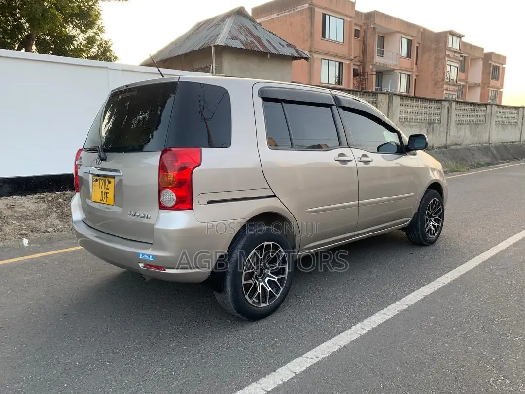Toyota Raum 2005 Beige