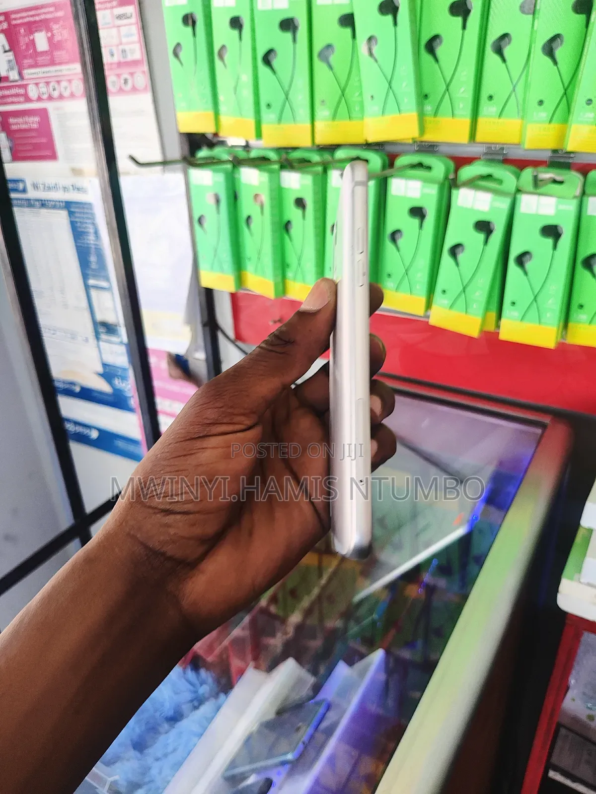 LG L-03K 64 GB White