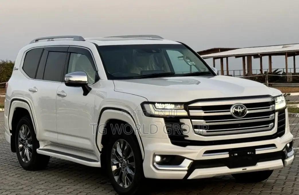 Toyota Land Cruiser 2023 White