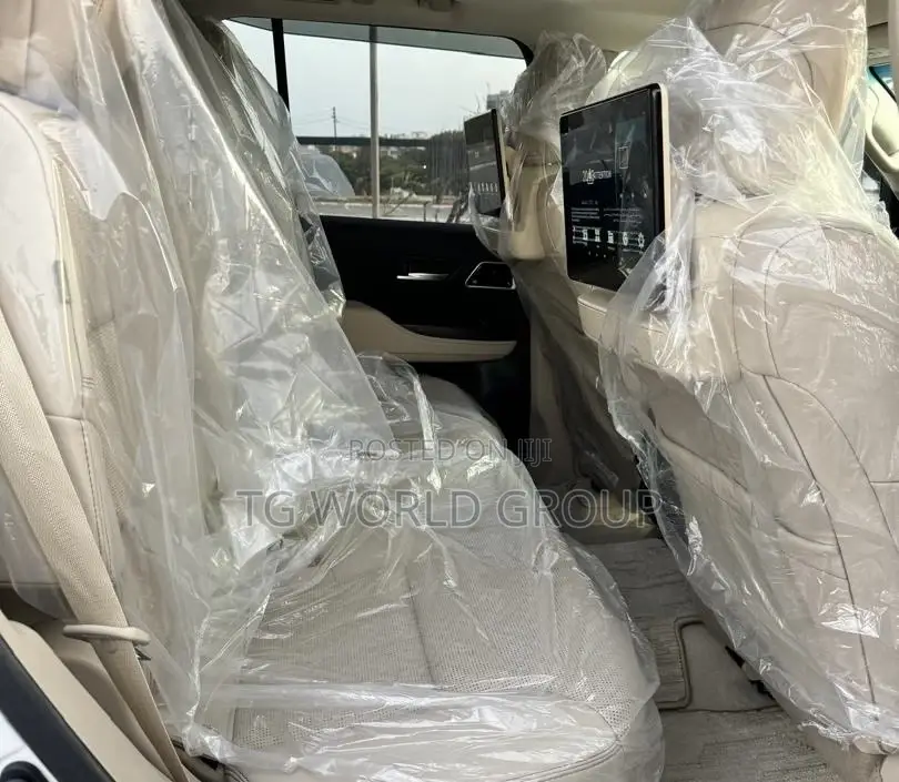 Toyota Land Cruiser 2023 White
