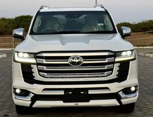 Toyota Land Cruiser 2023 White