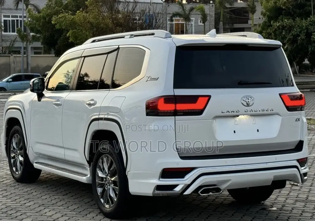 Toyota Land Cruiser 2023 White