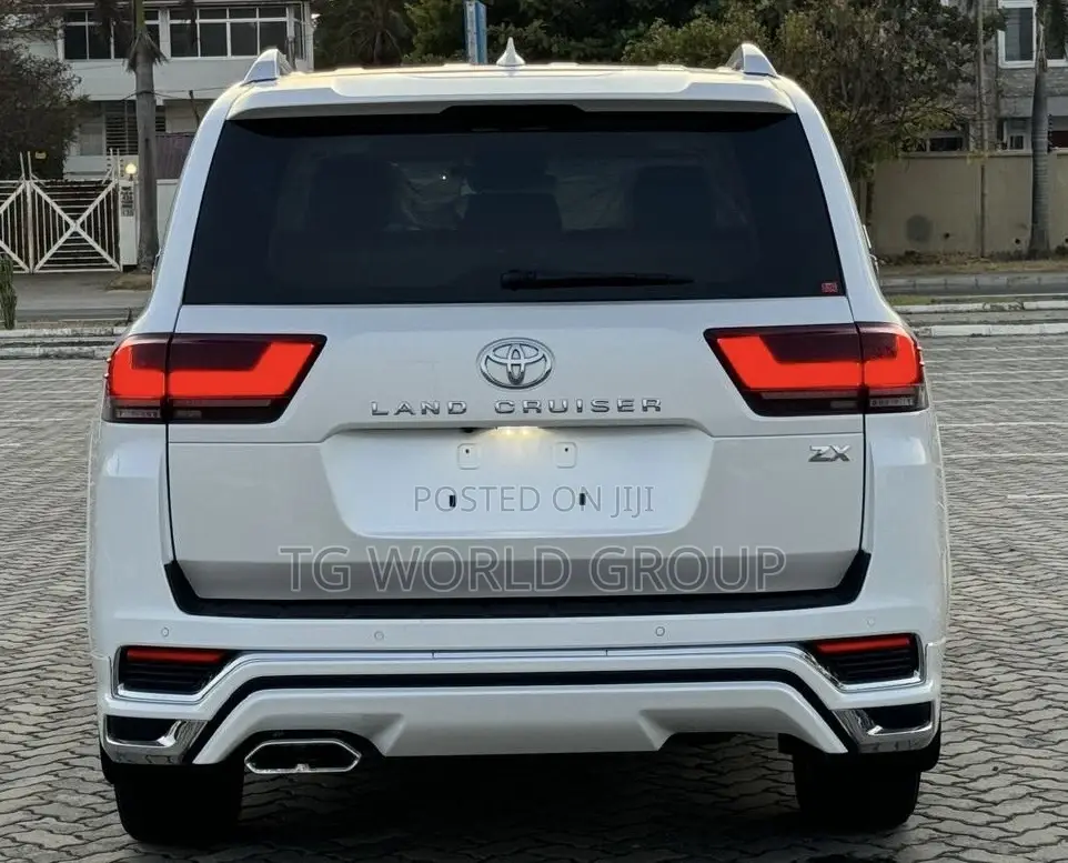 Toyota Land Cruiser 2023 White