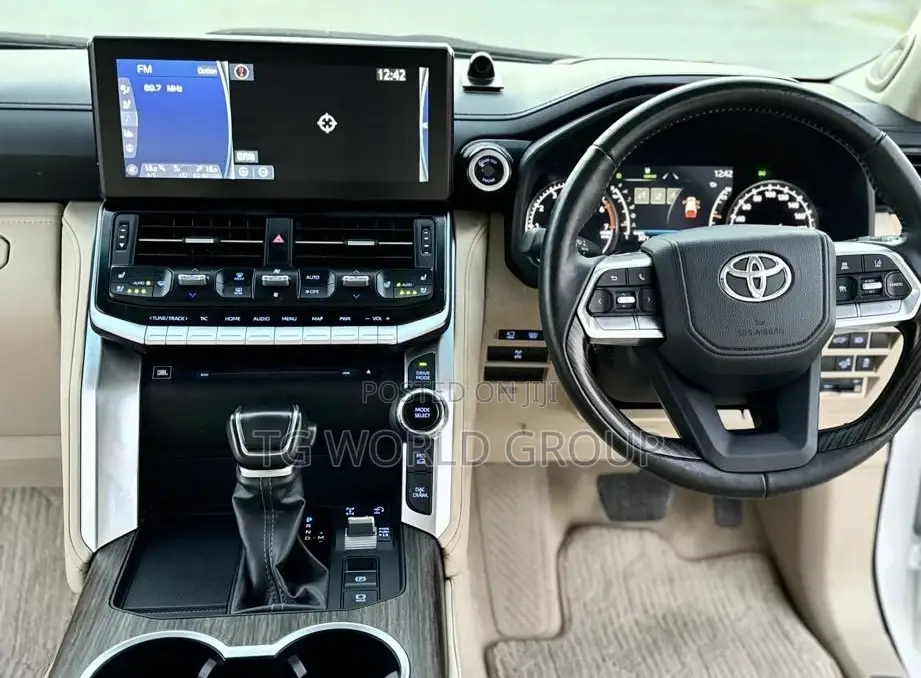 Toyota Land Cruiser 2023 White