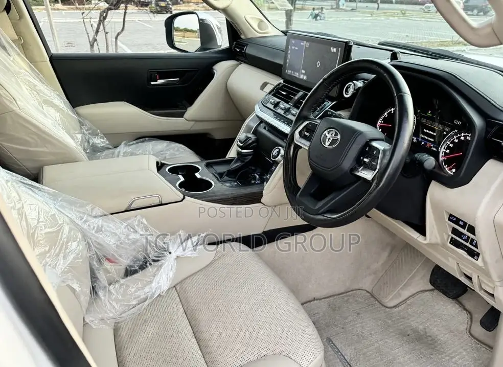 Toyota Land Cruiser 2023 White