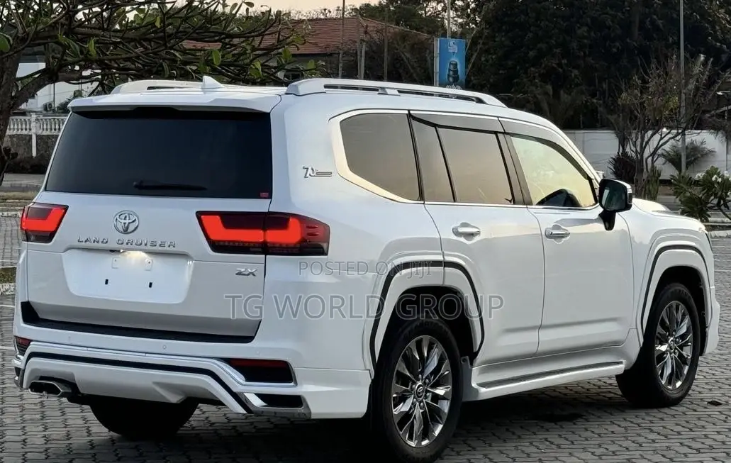 Toyota Land Cruiser 2023 White