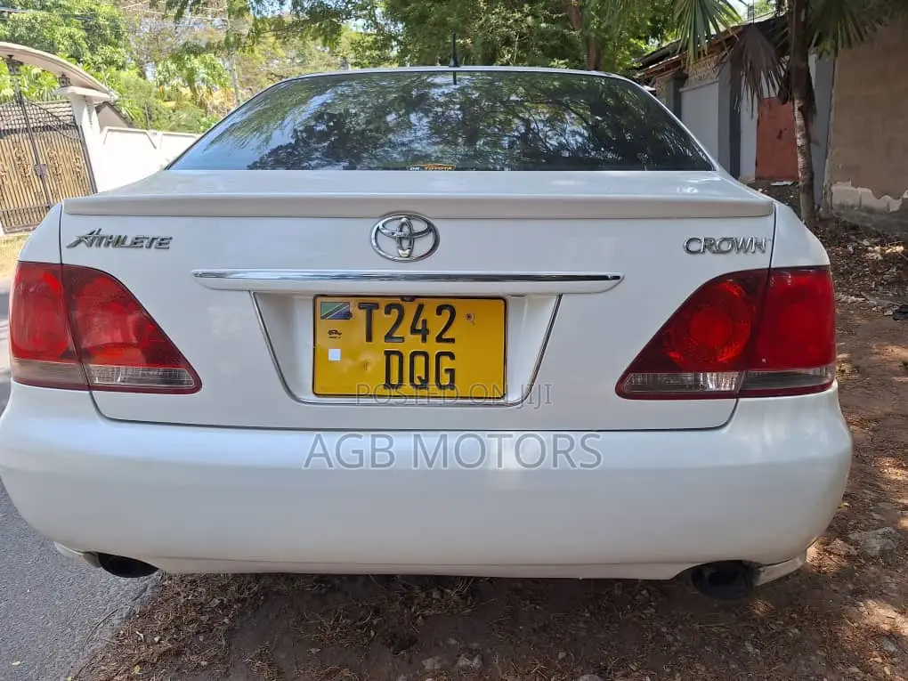 Toyota Crown Royale 2005 White