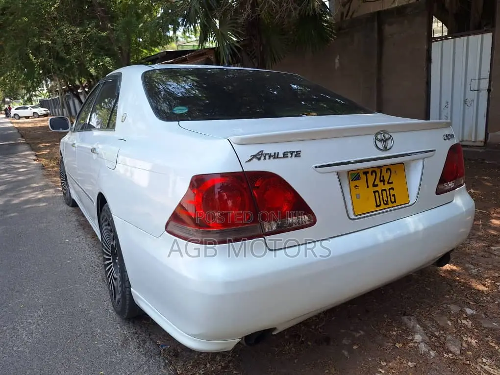 Toyota Crown Royale 2005 White