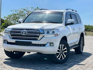 Toyota Land Cruiser 2012 White
