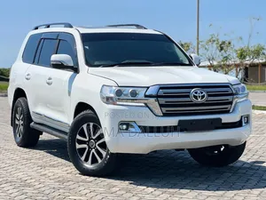 Toyota Land Cruiser 2012 White