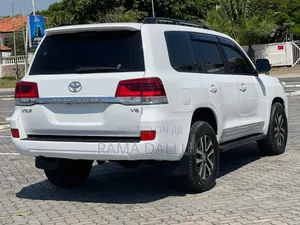 Toyota Land Cruiser 2012 White