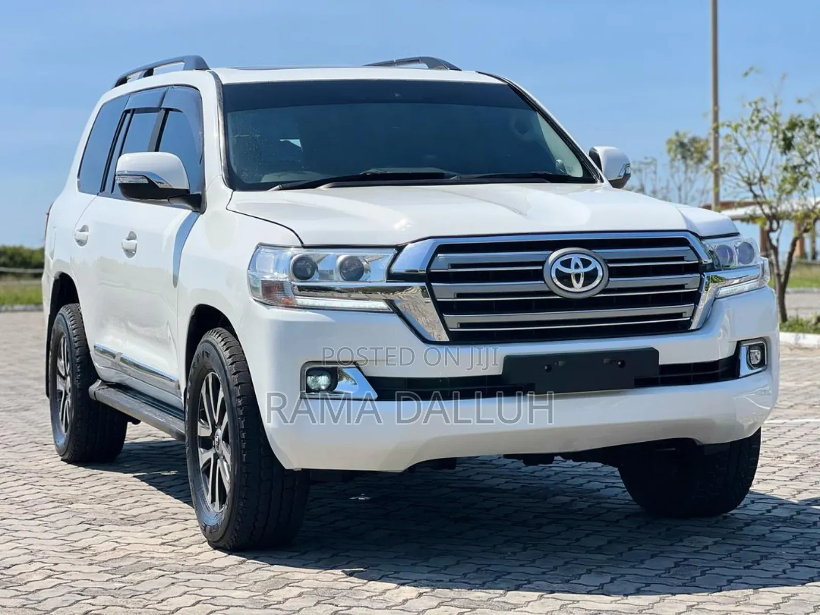 Toyota Land Cruiser 2012 White