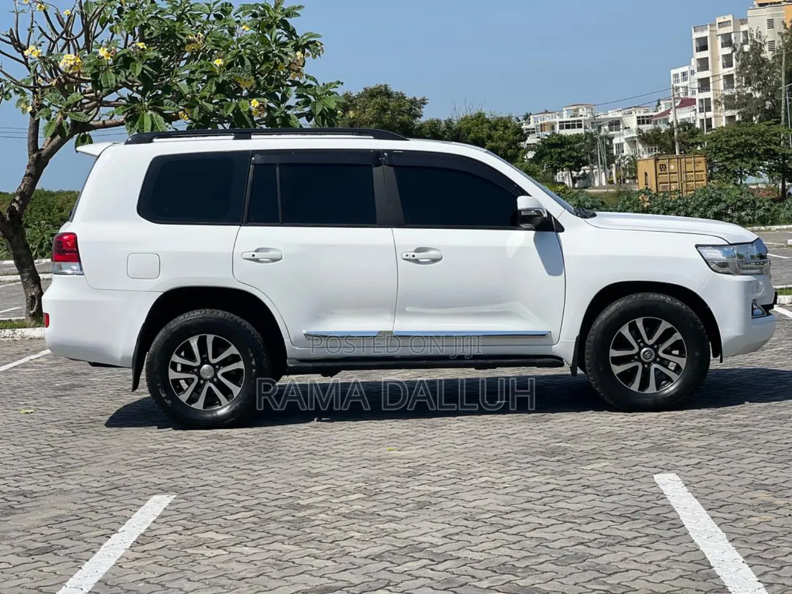Toyota Land Cruiser 2012 White