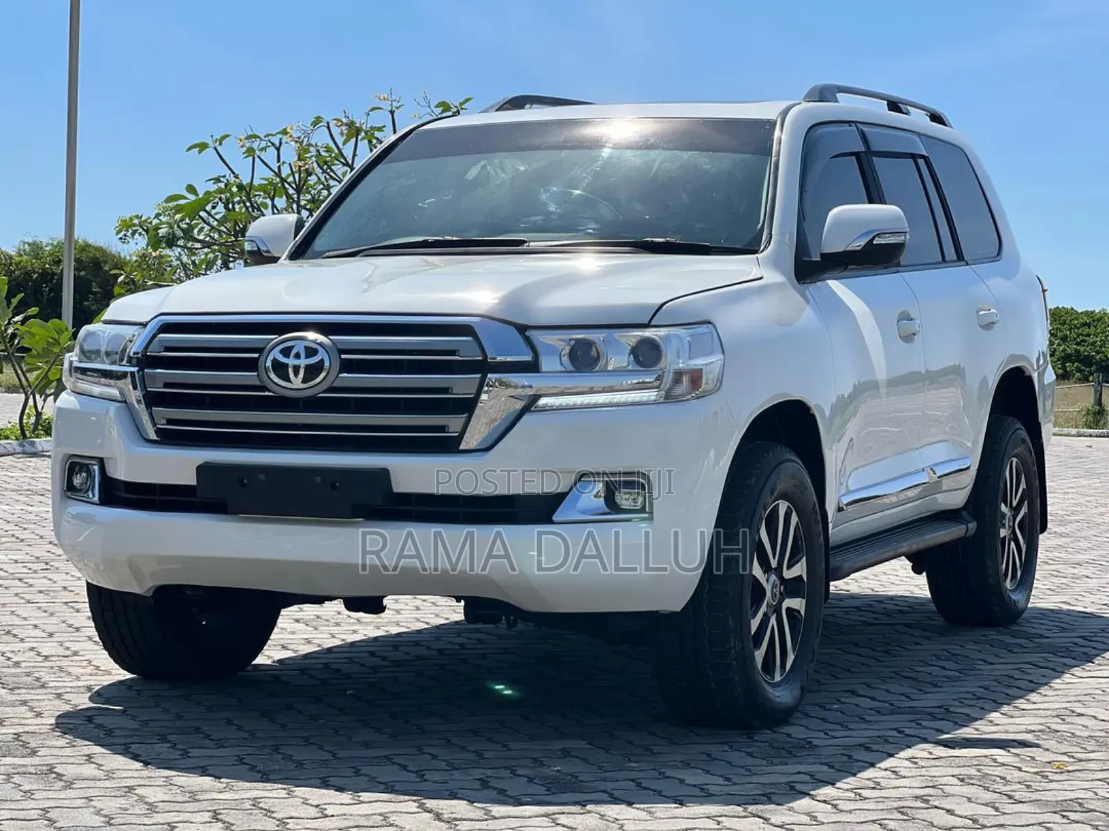 Toyota Land Cruiser 2012 White