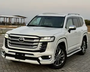 Toyota Land Cruiser 2023 White