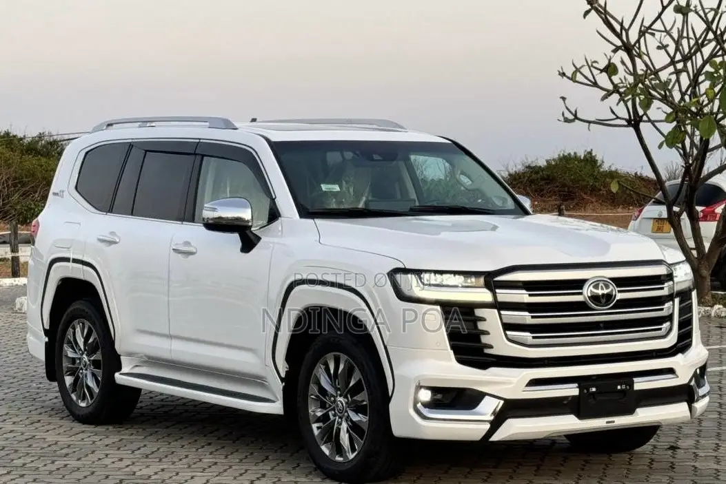 Toyota Land Cruiser 2023 White
