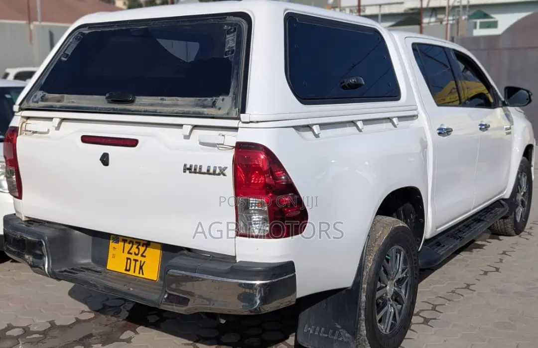 Toyota Hilux 2016 White