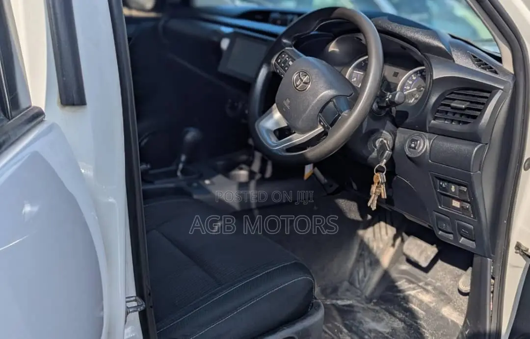 Toyota Hilux 2016 White