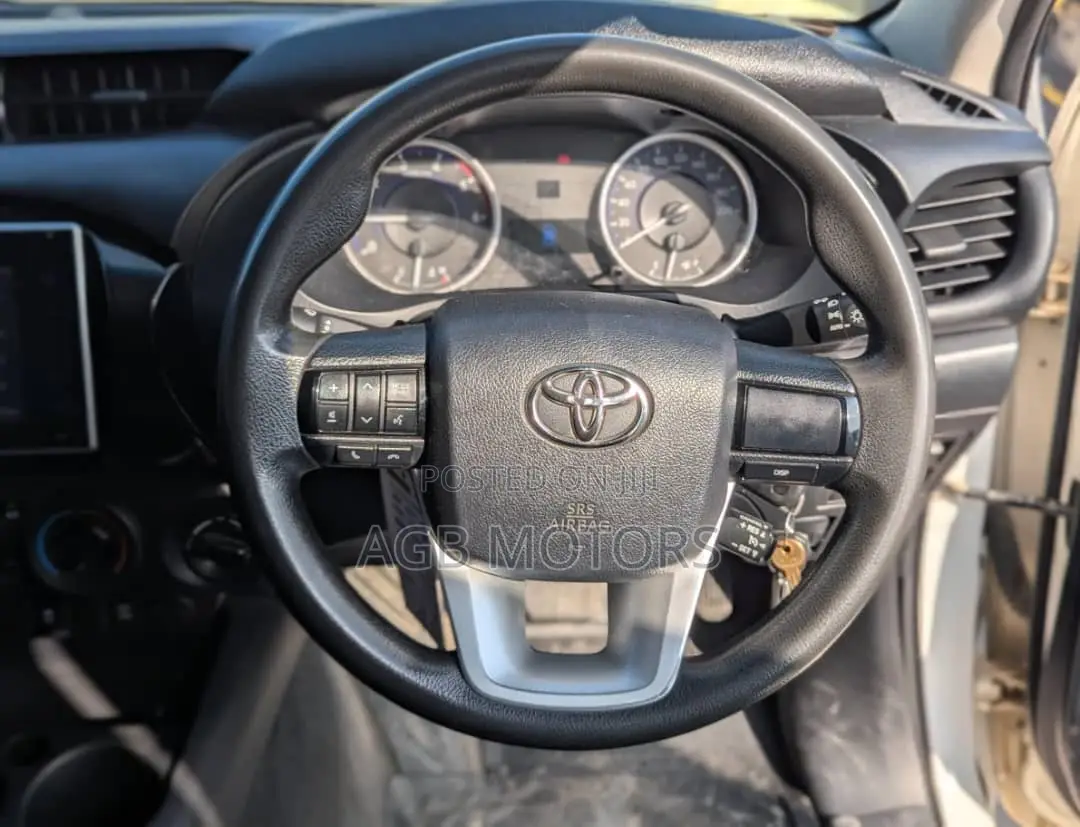 Toyota Hilux 2016 White