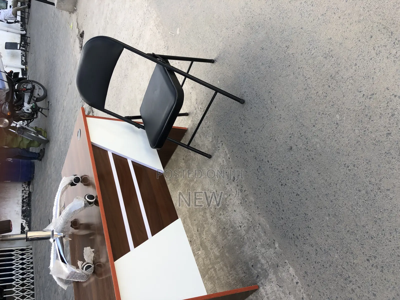 Office Table Bei Kitongaa