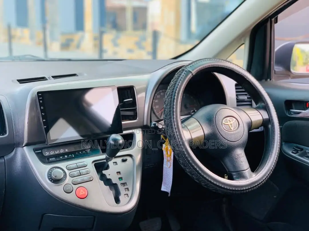 Toyota Wish 2004 Silver