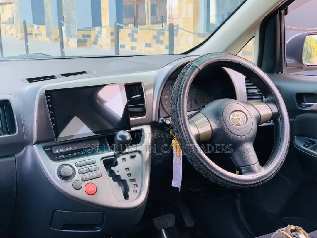 Toyota Wish 2004 Silver