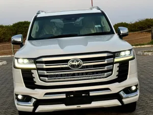 Toyota Land Cruiser 2023 White