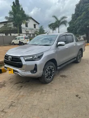 Photo - Toyota Hilux 2019 Gray