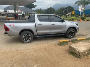 Toyota Hilux 2019 Gray