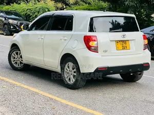 Toyota IST 2009 White