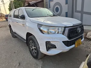 Photo - Toyota Hilux 2019 White