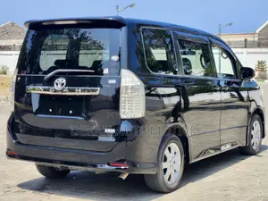 Toyota Noah 2.0 143hp FWD (8 Seater) 2008 Black
