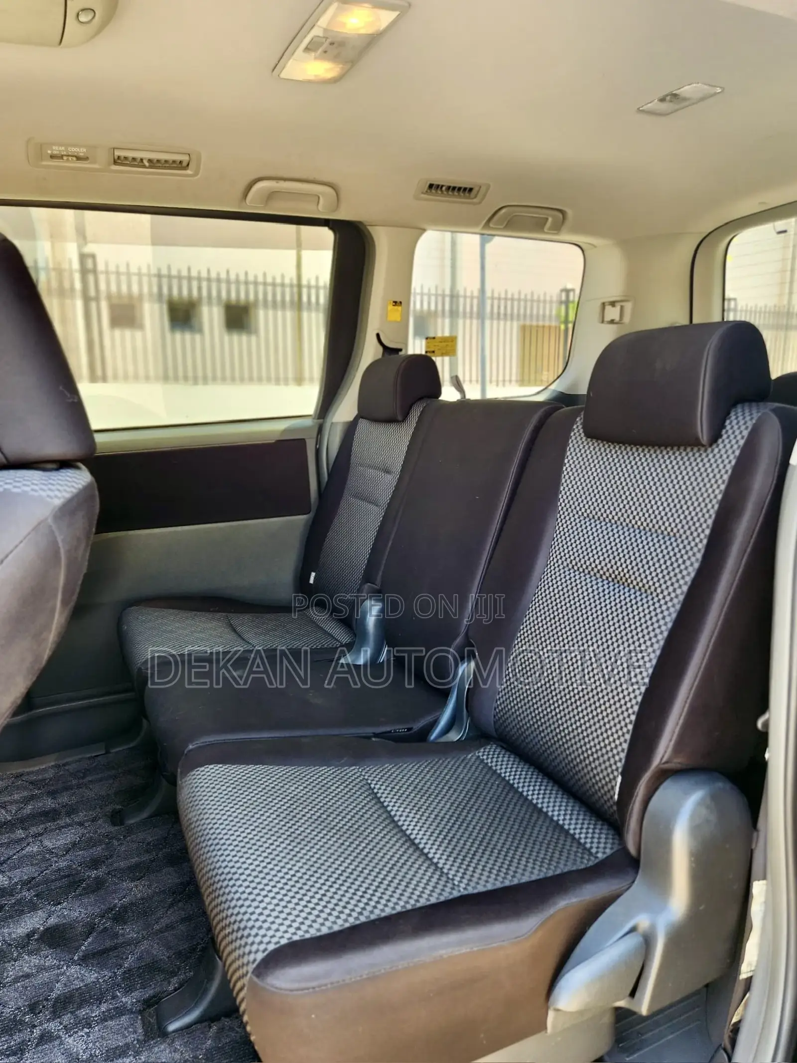 Toyota Noah 2.0 143hp FWD (8 Seater) 2008 Black