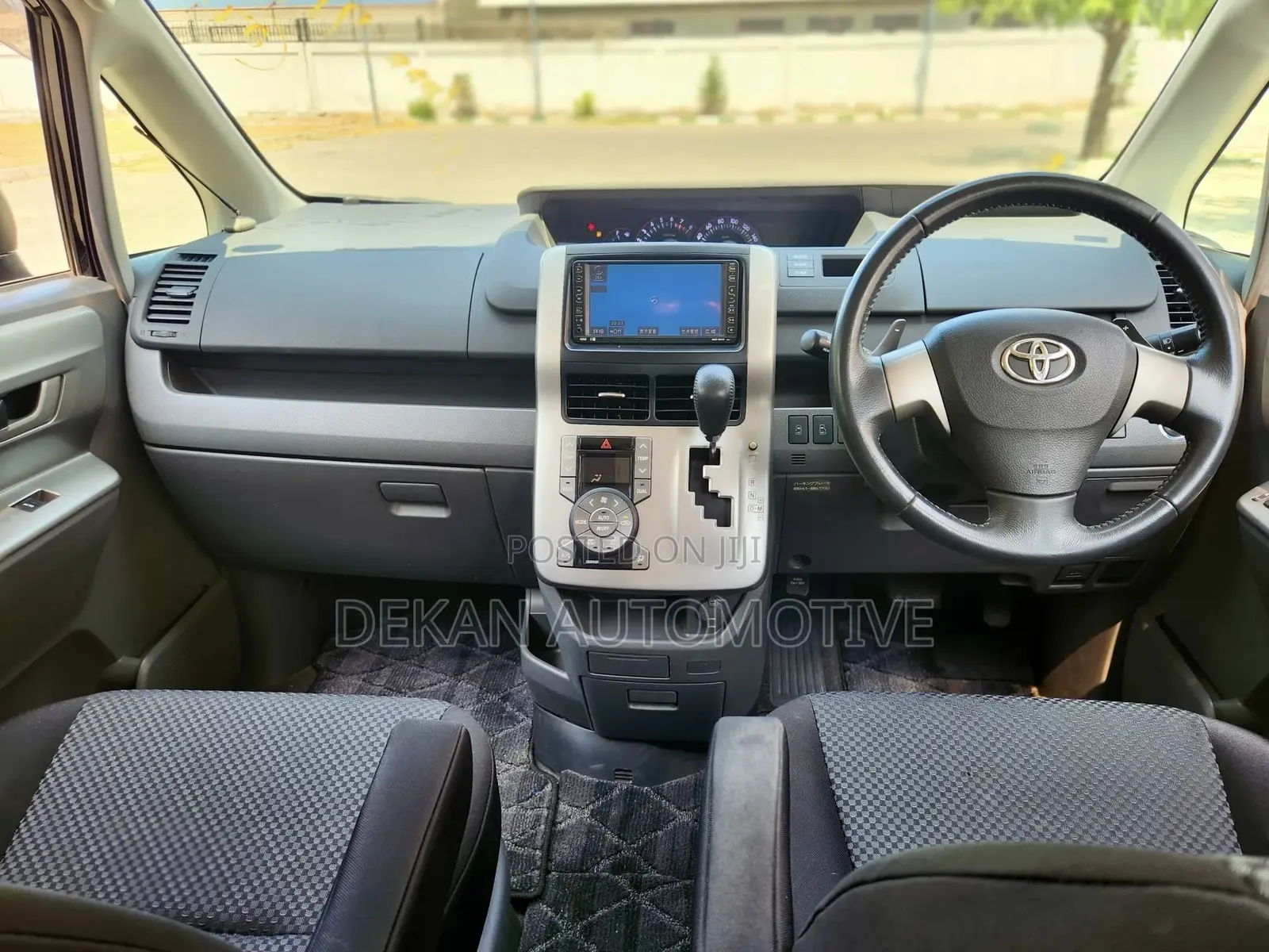 Toyota Noah 2.0 143hp FWD (8 Seater) 2008 Black