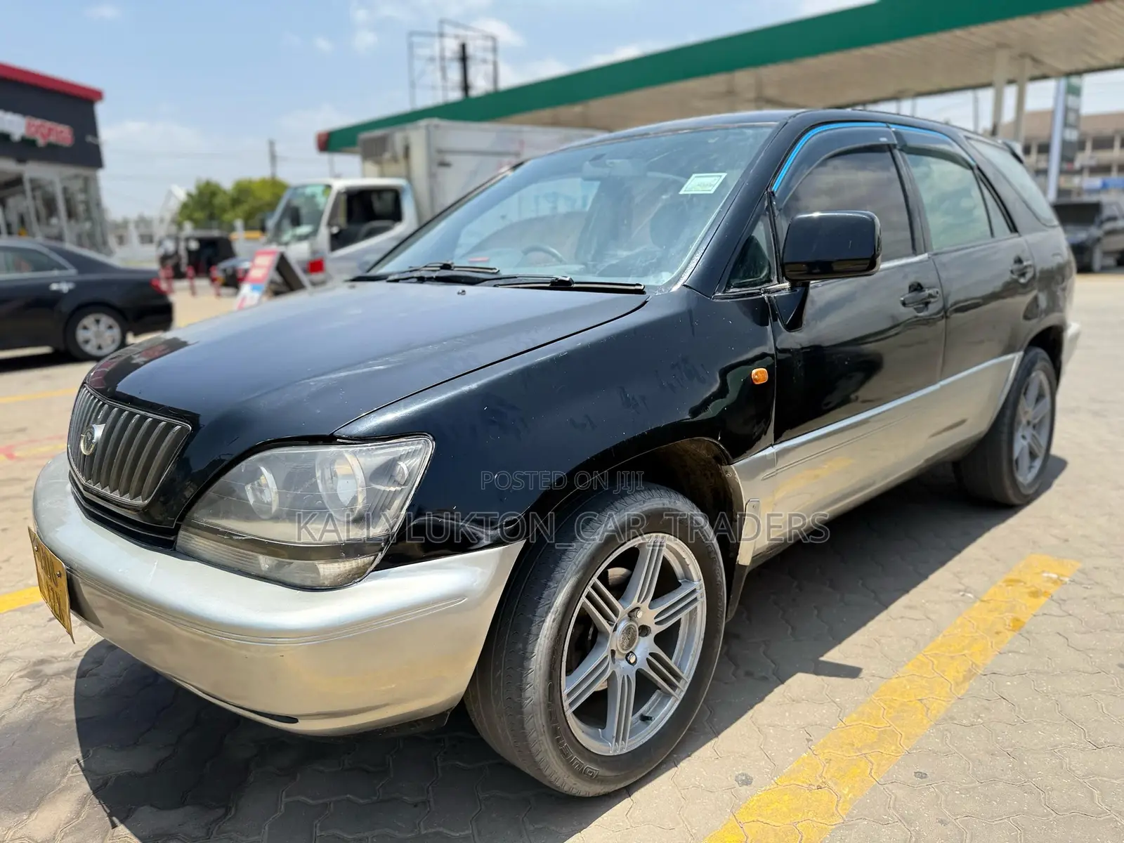 Toyota Harrier 2000 Black