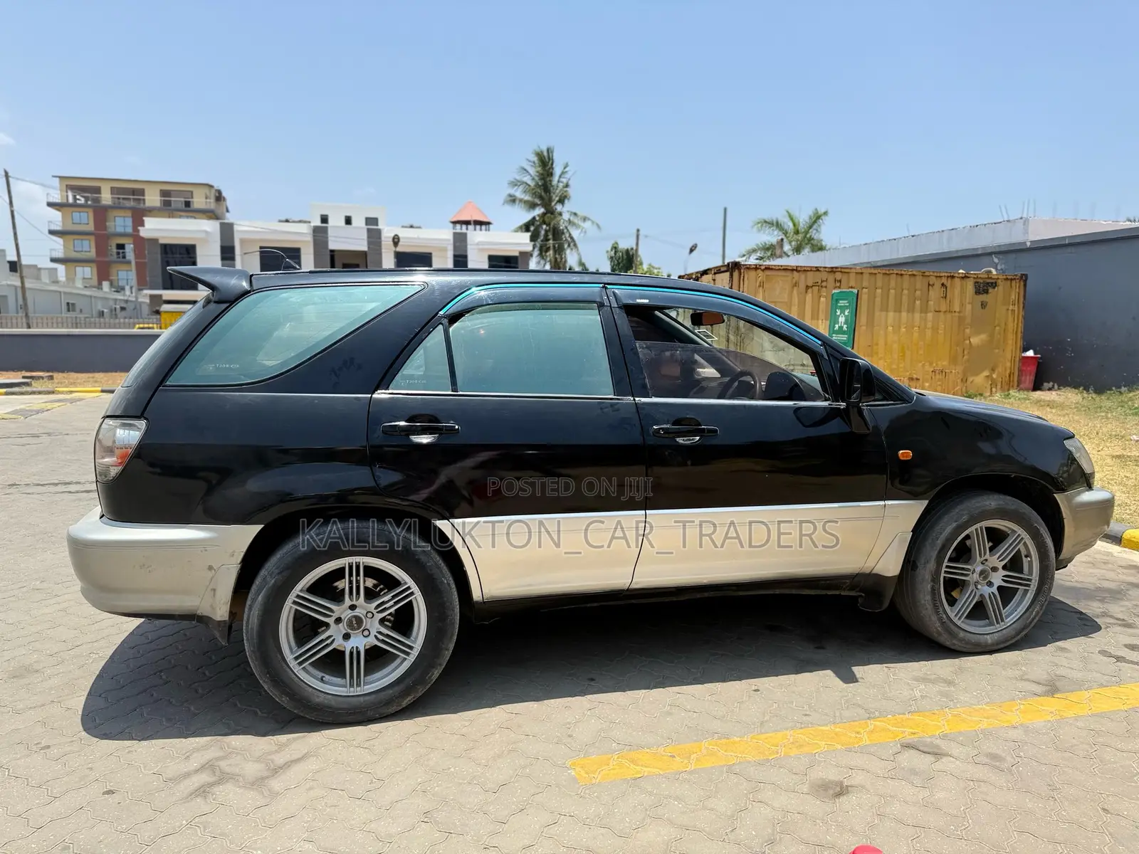 Toyota Harrier 2000 Black