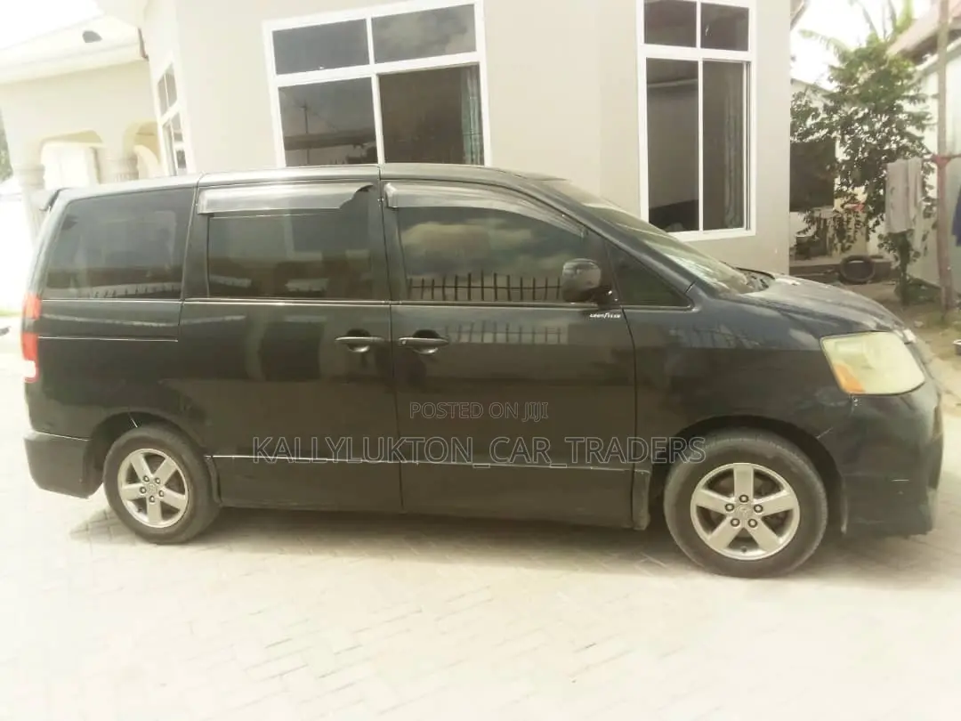 Toyota Noah 2008 Black