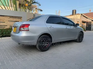 Toyota Belta 2006 Silver