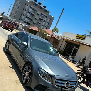 Mercedes-Benz E200 2017 Silver