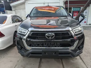 New Toyota Hilux 2023 Black