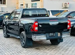 Toyota Hilux 2021 Black