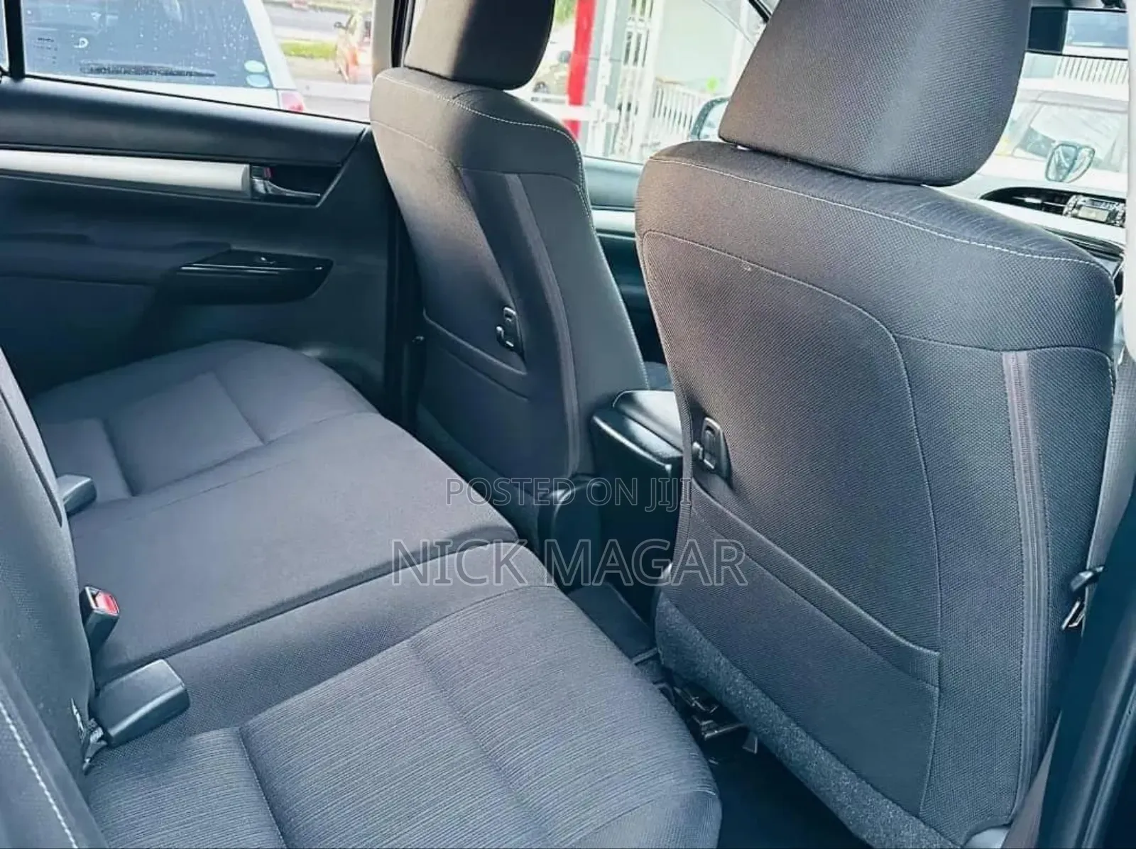 Toyota Hilux 2021 Black